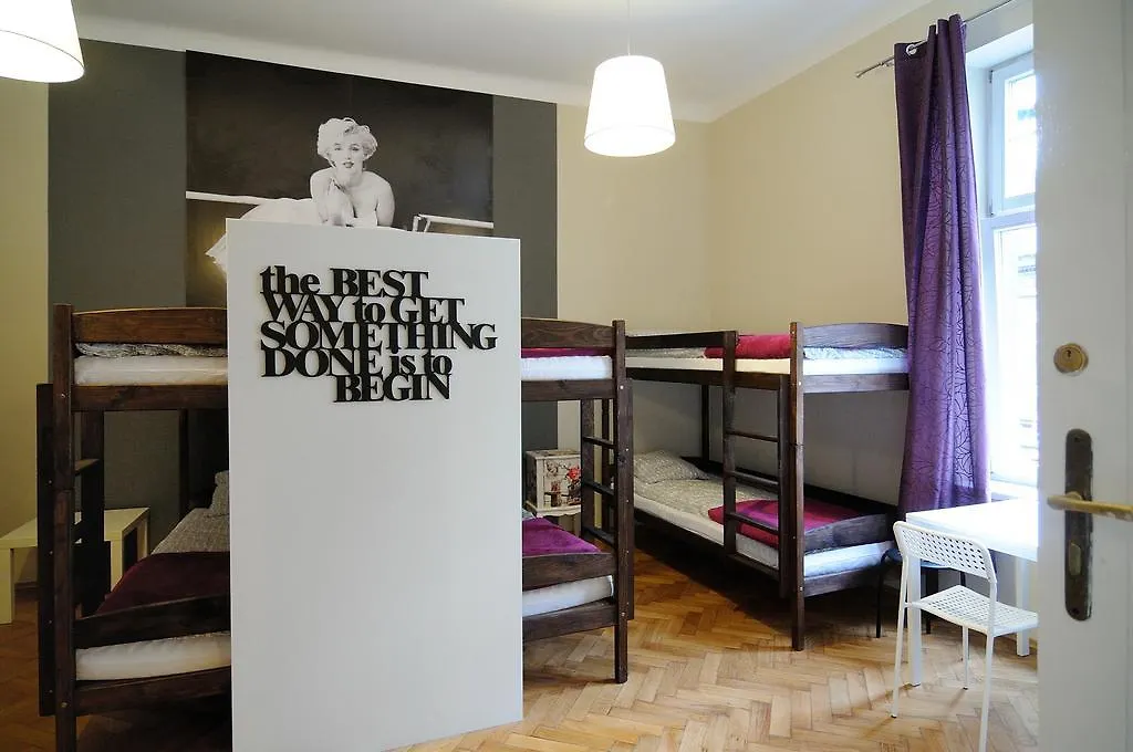 Hollywood Hostel Kraków 0*,